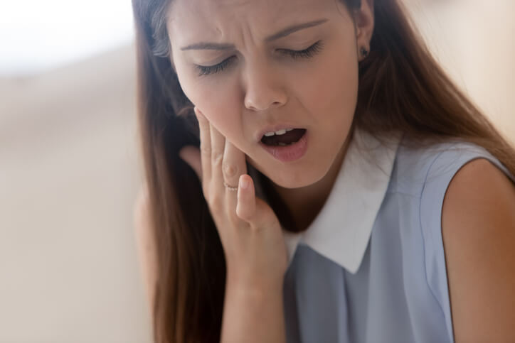 Dor de cabeça, nos olhos e cansaço no maxilar podem ser sinais de doença  pouco conhecida - Notícias - R7 Saúde